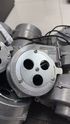 RM54579123 RM13986583 توربین بادی برای ساخت جاده